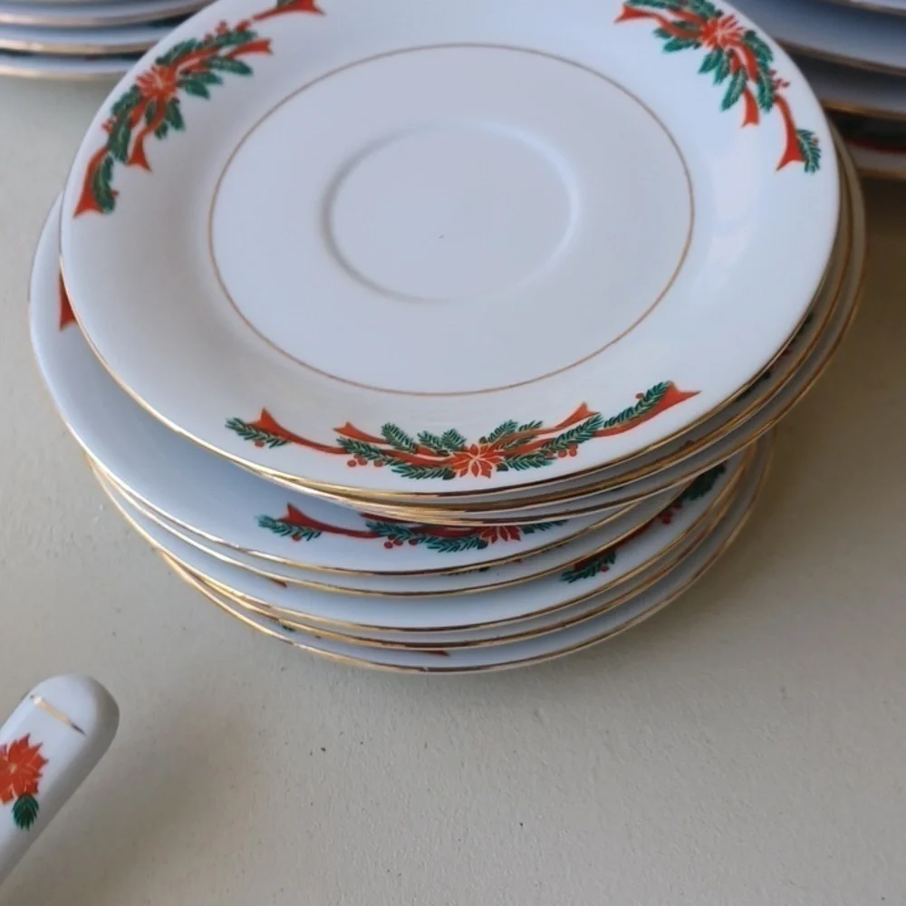 TIENSHAN FINE CHINA POINSETTIA RIBBON 8 PLACE SETTING VINTAGE